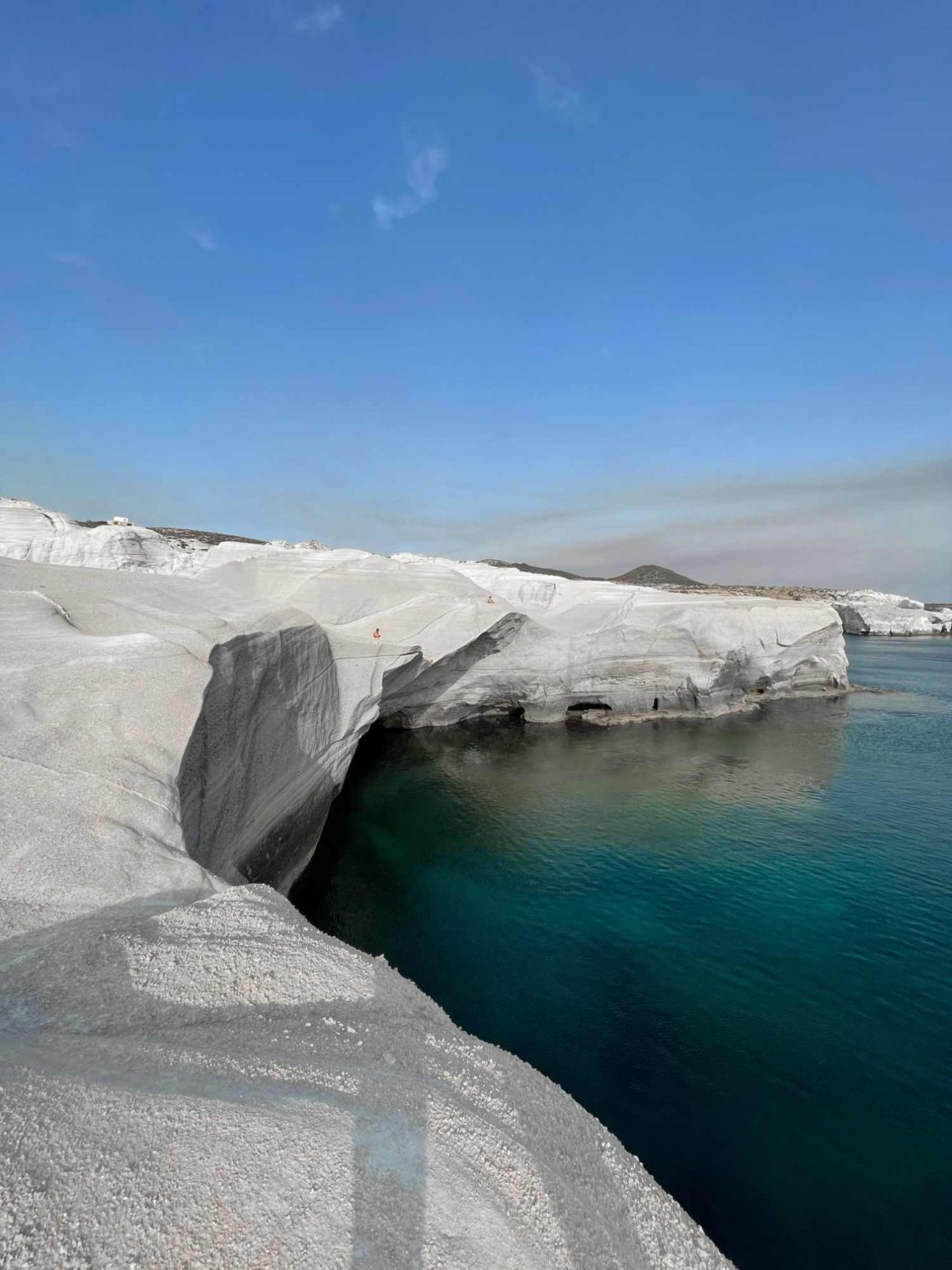 plage sarakiniko milos