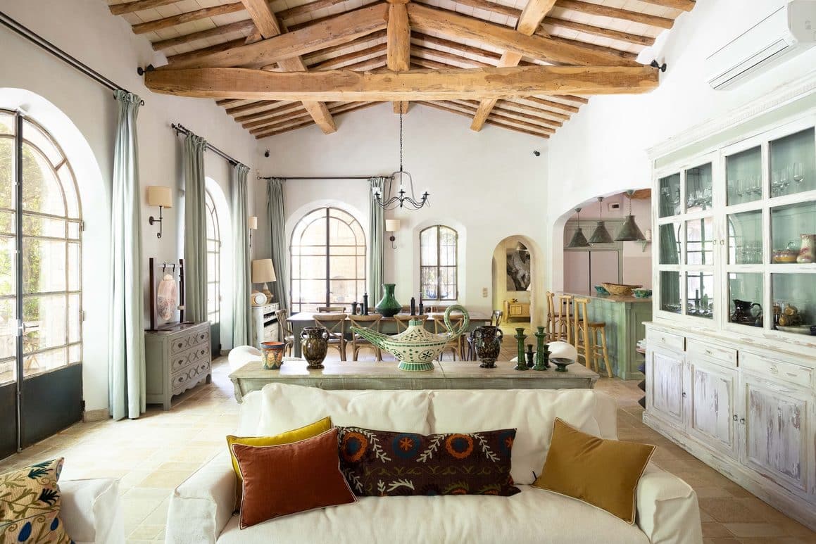 bastide provencal en pierre avec piscine et oliviers3